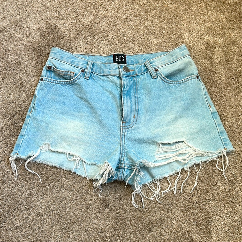 URBAN OUTFITTERS SHORTS ☀️
Denim Shorts